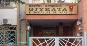 Fier – Gjykata dënon me burgim të përjetshëm autorin e vr*sjes efektivit të “Shqiponjave”