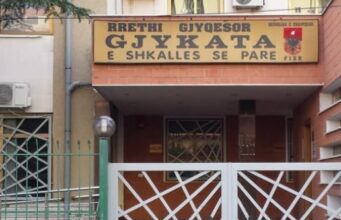 Prokuroria e Fierit dërgon në gjyq babë e bir për at*ntatin ndaj nje shtetasi