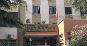 Gjykata e Fierit lë në burg 2 të akuzuarit per prost*tucion