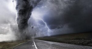 Pritet furtunë në Shqipëri/ Meterologu grek jep alarmin: Priten përmbytje dhe reshje bore