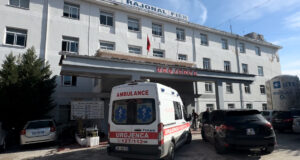 Pezullohen nga detyra 3 mjek te Spitalit FIER