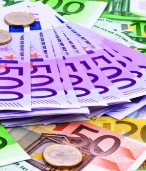 Kursi Euro-Lek arrin minimum të ri historik