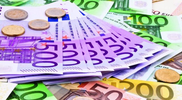 Euro në rënie të qëndrueshme, leku forcohet ndjeshëm përballë valutave të huaja