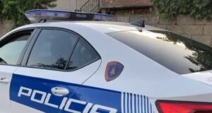 Tentoi të djegë gruan dhe fëmijët me benzinë, arrestohet 54-vjeçari