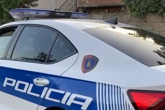 I vendosin tr*tol banesës së kryetarit të njësisë administrative Qesarat në Memaliaj, autorët djegin makinën pas ngjarjes