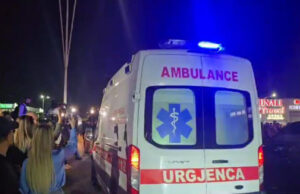 Makina përplas 2-vjeçarin në rrugë, humb jetën në spital