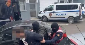 Fier/Në pranga 2 shtetas të dyshuar  në veprimtari kriminale në fushën e narkotikëve.