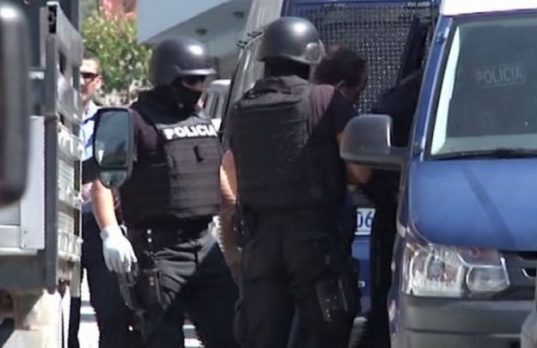 Goditet grupi kriminal Rraja! Përfundojnë në pranga disa persona, mes tyre edhe djali i ish-deputetit të PS. Detaje nga operacioni