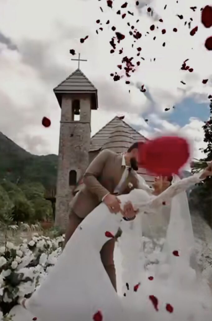 Rama ndan pamje të kurorëzimit të çiftit ne THETH