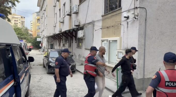 Gjykata Fier lë ne burg 4 nga të arrestuarit e piramidave online, detyrim paraqitje për 2 të tjerë