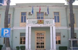 Shkarkohen nga detyra prefekti Fierit dhe i Vlorës