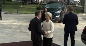 Presidentja e Komisionit Europian nis takimin me presidentin Begaj