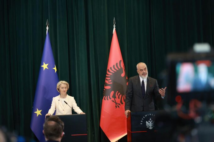 Von der Leyen mesazhe optimiste nga Tirana