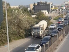 Mbyllja e rruges Tiranë–Durrës shkakton trafik të rënduar, policia apel qytetarëve