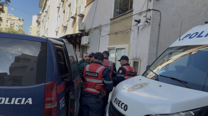 Arrest me burg” për 38-vjeçarin e kapur me arsenal armësh në Fier