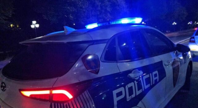 Thyen arrestin shtëpiak, 38-vjeçari p*rplaset me policinë ,q*llohet me a*me