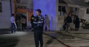 Zjarr në një kabinë elektrike në Fier, panik te banorët