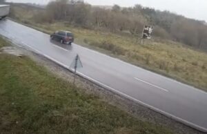 Kamioni humb kontrollin dhe përplaset me një makinë,2 v*ktima në Rumani (VIDEO)