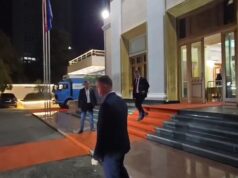 Altin Dumani largohet nga Parlamenti pasi raportoi para deputetëve per mbi 2 ore