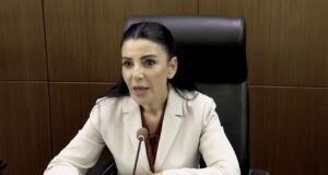 Belinda Balluku, prezantoi sot zyrtarisht drejtuesin e ri të Postës Shqiptare