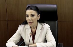 Belinda Balluku, prezantoi sot zyrtarisht drejtuesin e ri të Postës Shqiptare