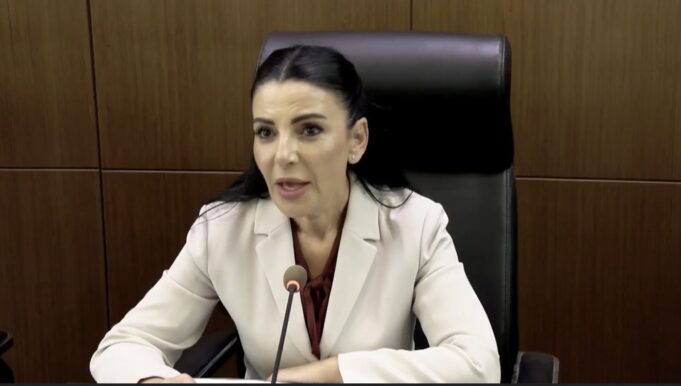 Belinda Balluku, prezantoi sot zyrtarisht drejtuesin e ri të Postës Shqiptare