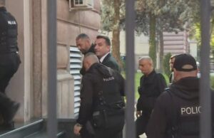 Me pranga në duar, mbërrin në Gjykatën Kushtetuese Erion Veliaj