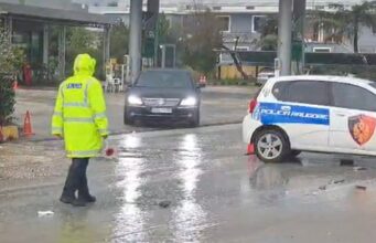 Fier/ Makina e policise përplaset me automjetin e policisë rrugore,2 te plagosur