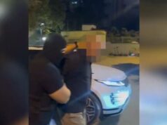 Goditi punonjësin e burgut të Fierit, kapet në Tiranë 32-vjeçari, arrestohen edhe 4 personat që e ndihmuan të fshihej