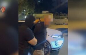 Goditi punonjësin e burgut të Fierit, kapet në Tiranë 32-vjeçari, arrestohen edhe 4 personat që e ndihmuan të fshihej