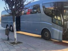 Dhjetëra qytetarë fierakë nisen drejt Tiranës per homazhe në nderim të ish-kryeministrit Fatos Nano