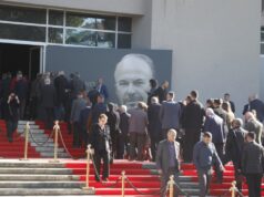 Mbahen homazhet për ndarjen nga jeta te Fatos Nanos