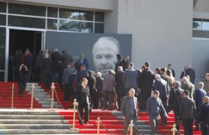 Mbahen homazhet për ndarjen nga jeta te Fatos Nanos