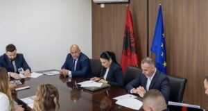 Balluku prezanton drejtorin e ri të DRSHTRR Fier