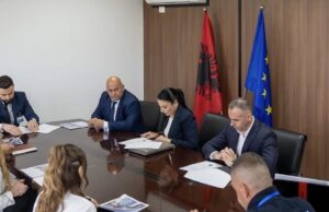 Balluku prezanton drejtorin e ri të DRSHTRR Fier