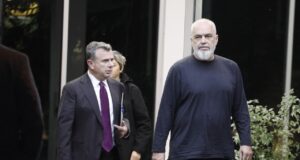 Përfundon mbledhja e Ramës dhe deputetëve të PS në seli