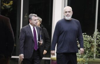 Përfundon mbledhja e Ramës dhe deputetëve të PS në seli