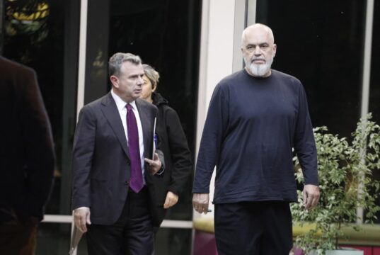 Përfundon mbledhja e Ramës dhe deputetëve të PS në seli