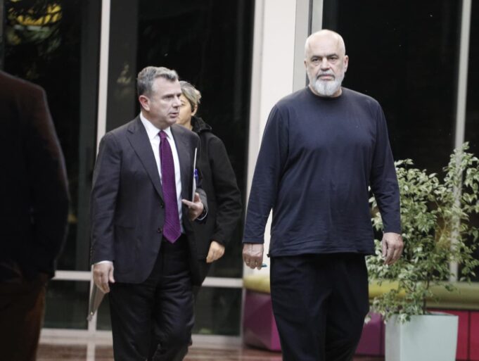 Përfundon mbledhja e Ramës dhe deputetëve të PS në seli