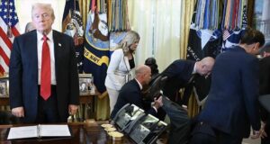 Mysafir i Trump humb ndjenjat gjatë konferencës në Zyrën Ovale