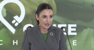 Balluku del në konferencë me kryeministrin Edi Rama