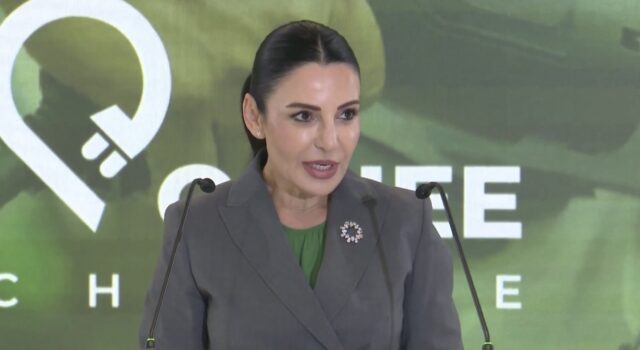 Balluku del në konferencë me kryeministrin Edi Rama