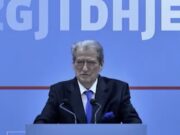 Berisha lajmëron protestë me 17 nëntor përpara kryeministrisë