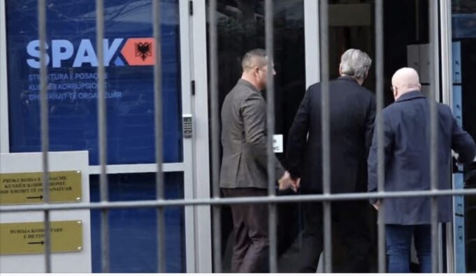 SPAK: Thirrje për Sali Berishën në hetimin e 21 Janarit – njoftimet janë dërguar në banesë, në selinë e PD dhe në Kuvend