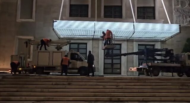 Protesta e PD-së të hënën, vendosen barriera te hyrja e Kryeministrisë