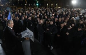 Mbyllet protesta e opozitës përpara Kryeministrisë, Berisha: Do mblidhemi çdo javë