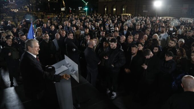 Mbyllet protesta e opozitës përpara Kryeministrisë, Berisha: Do mblidhemi çdo javë