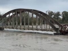 Vjosa del nga shtrati në Mifol, përmbyten tre banesa – rritet rreziku nga prurjet e reja