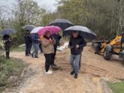 Deputetja e PS në Patos, Antoneta Dhima, ndjek nga afër situatën e përmbytjeve në Belinë