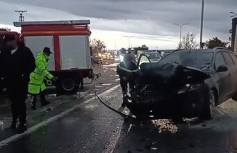 Aksident në autostradën Lushnjë–Rrogozhinë, merr flakë një automjet